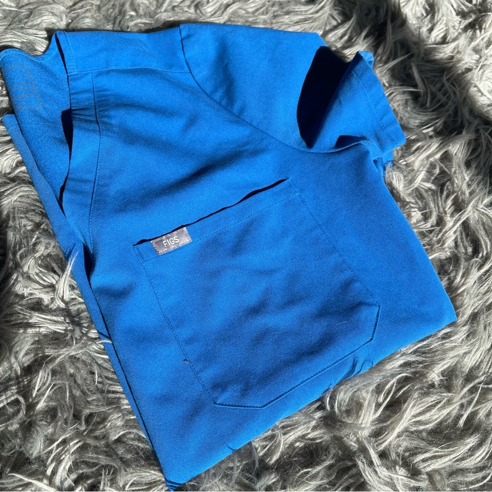 ROYAL BLUE SCRUB TOP | Figs